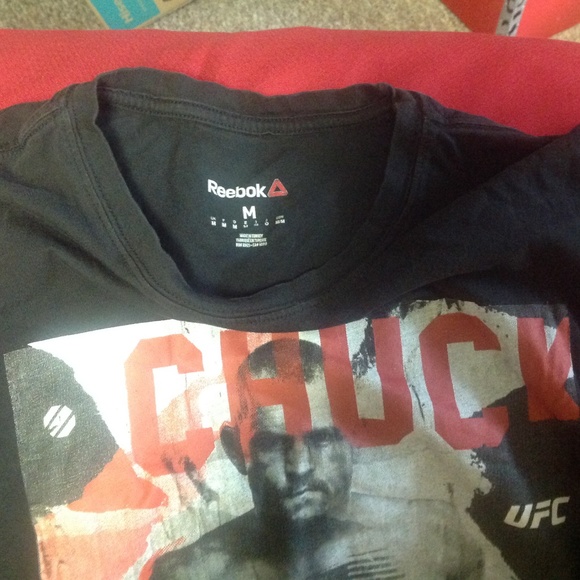 Chuck Liddell tshirt - Picture 2 of 2